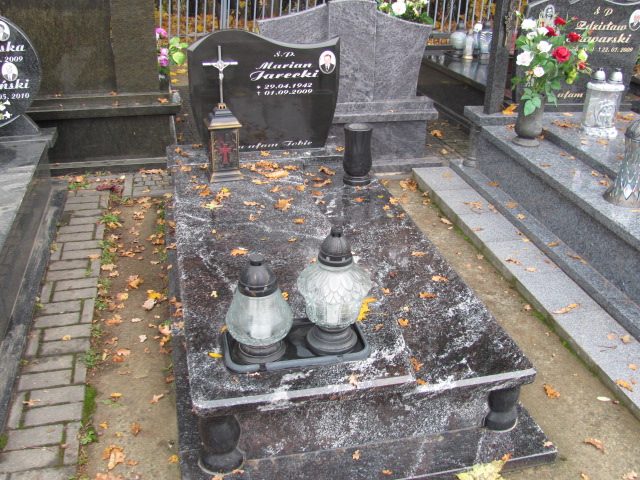 Grób Marian Jarecki